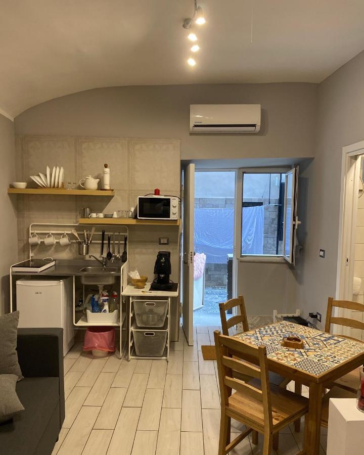 Ropelli Santa Chiara Apartment Naples Luaran gambar