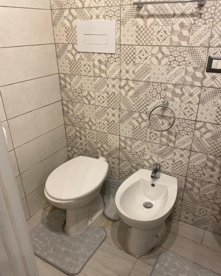 Ropelli Santa Chiara Apartment Naples Luaran gambar