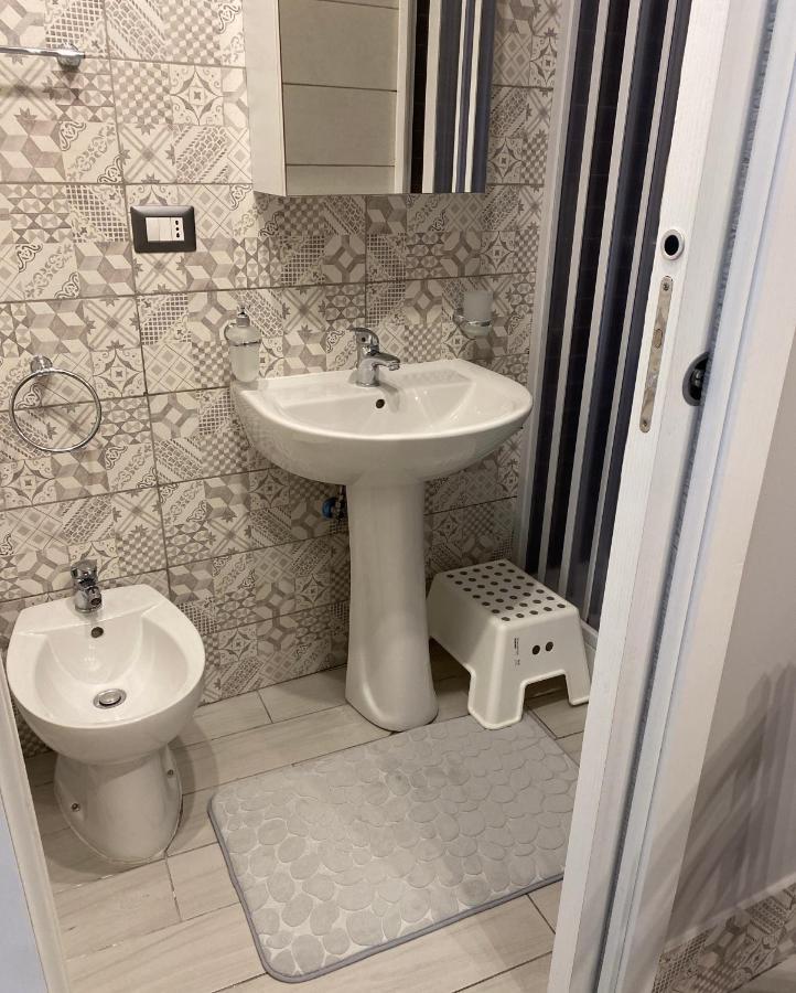 Ropelli Santa Chiara Apartment Naples Luaran gambar