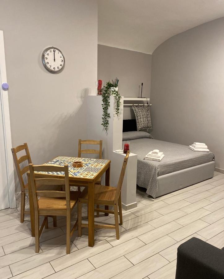 Ropelli Santa Chiara Apartment Naples Luaran gambar